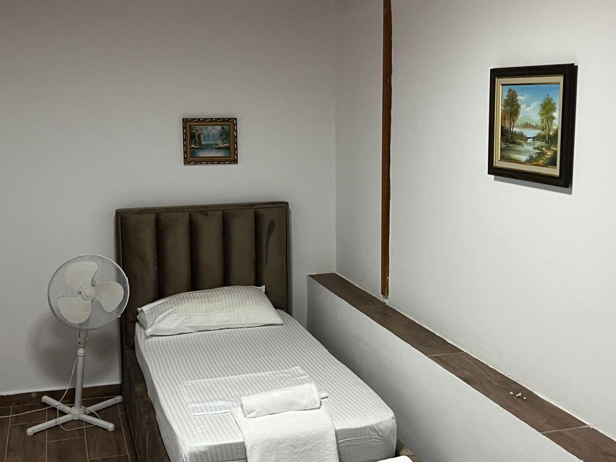 Vila Elezi Piqeras 보르쉬 외부 사진